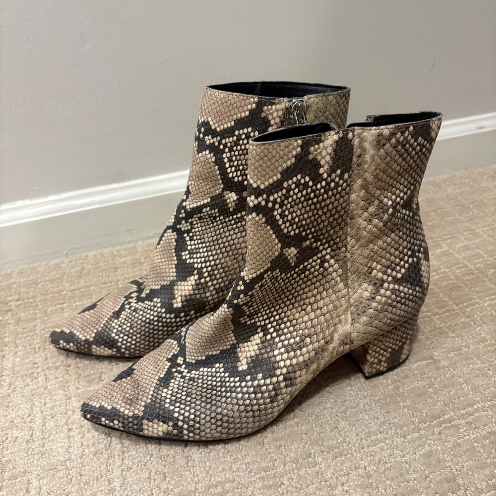 Dolce Vita Womens Snakeskin Embossed Pointed Toe Block Heel Ankle Boots‎ Size 8